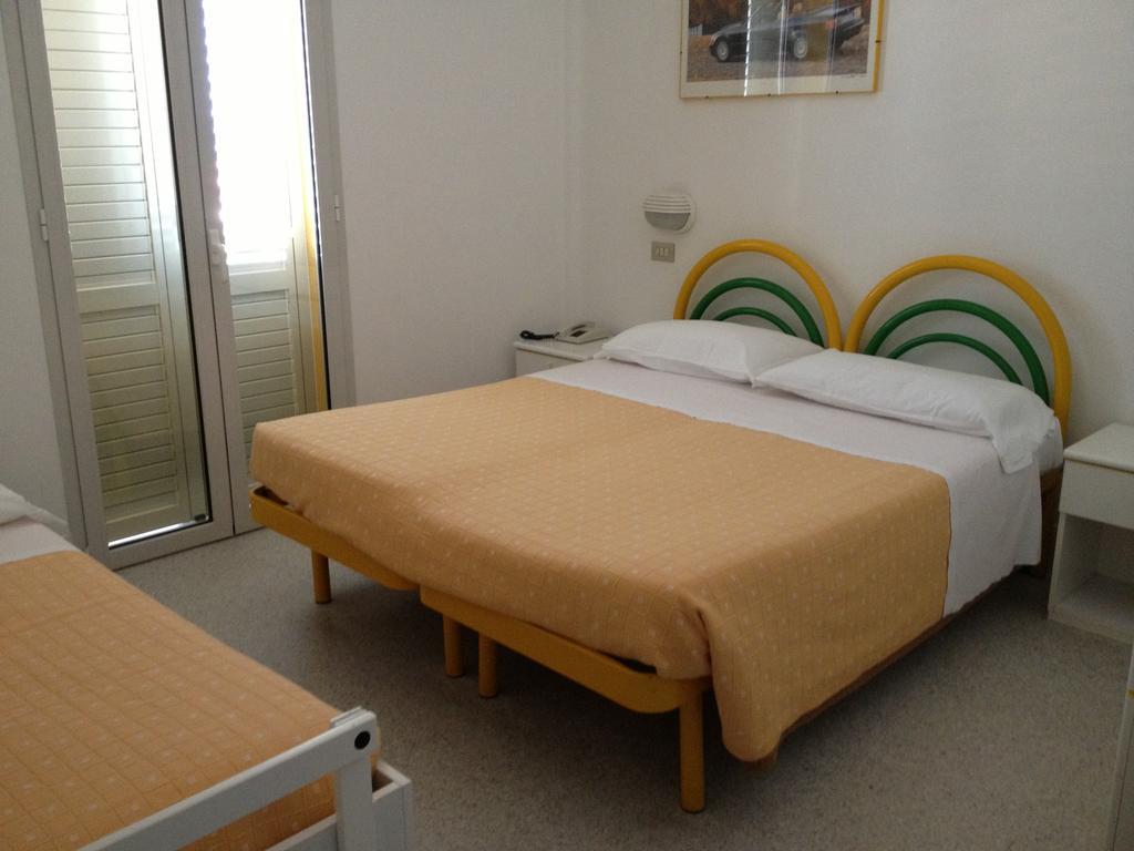 Hotel Vienna Senigallia Cameră foto